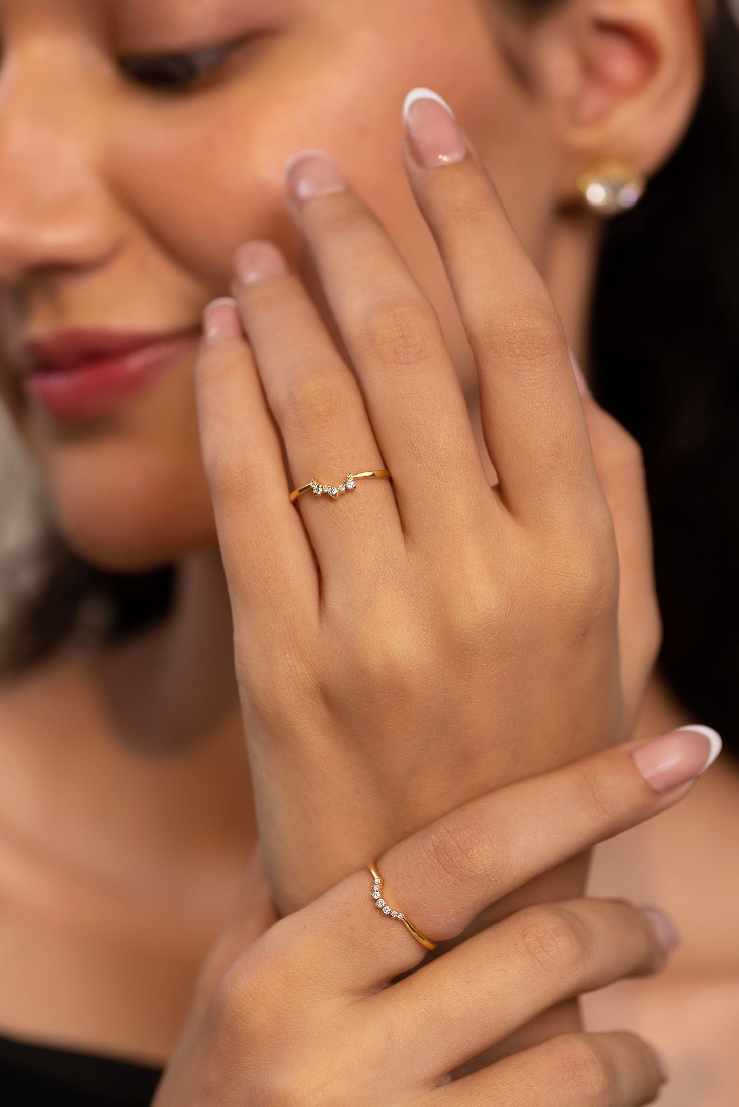 Classic Curved Diamond Contour Band